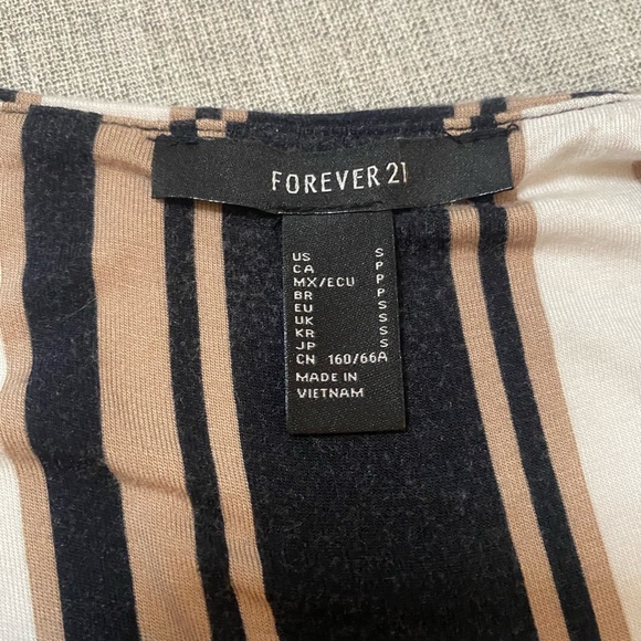 Forever 21 romper jumpsuit. Exc Condition. - Picture 6 of 6